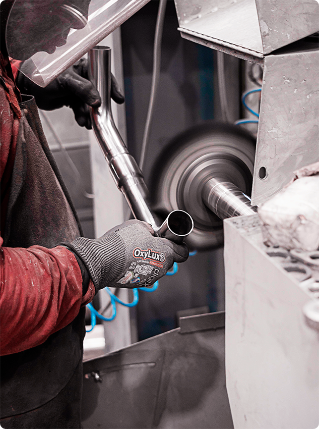 Polishing process of Black Duck Tech exhausts in the factory in Spain