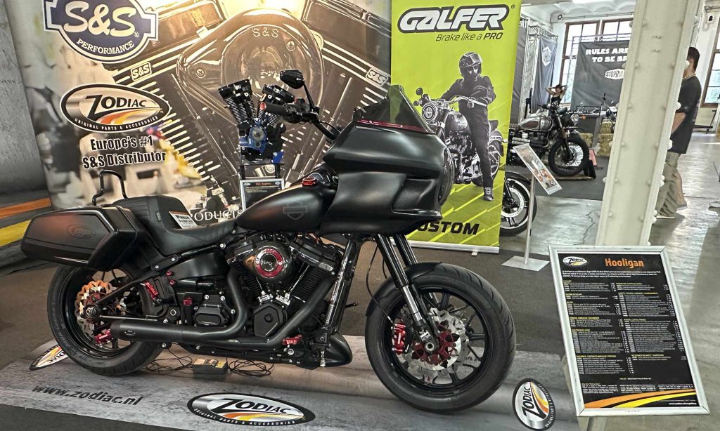 Customizacion Harley con el catalogo de Zodiac, listado de piezas y el resultado de la personalizacion, un ejemplo de lo que puedes personalizar tu Harley con Zodiac.