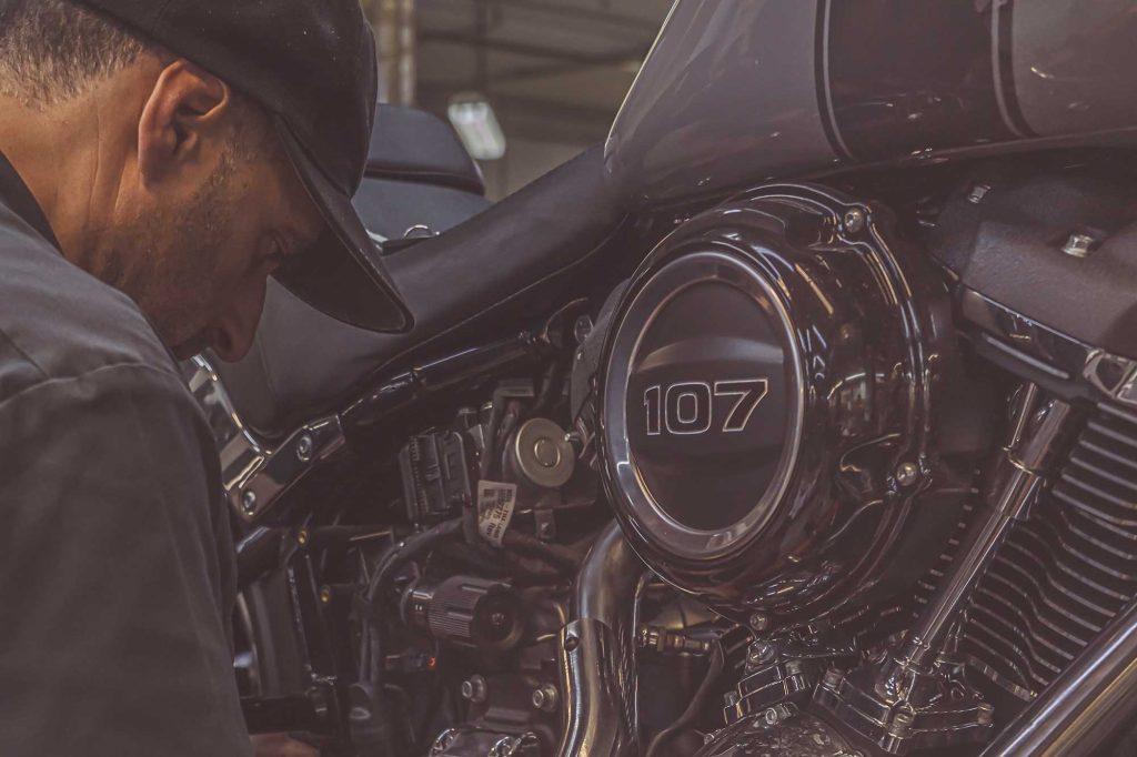 Mécanico Harley Flat Track taller especializado