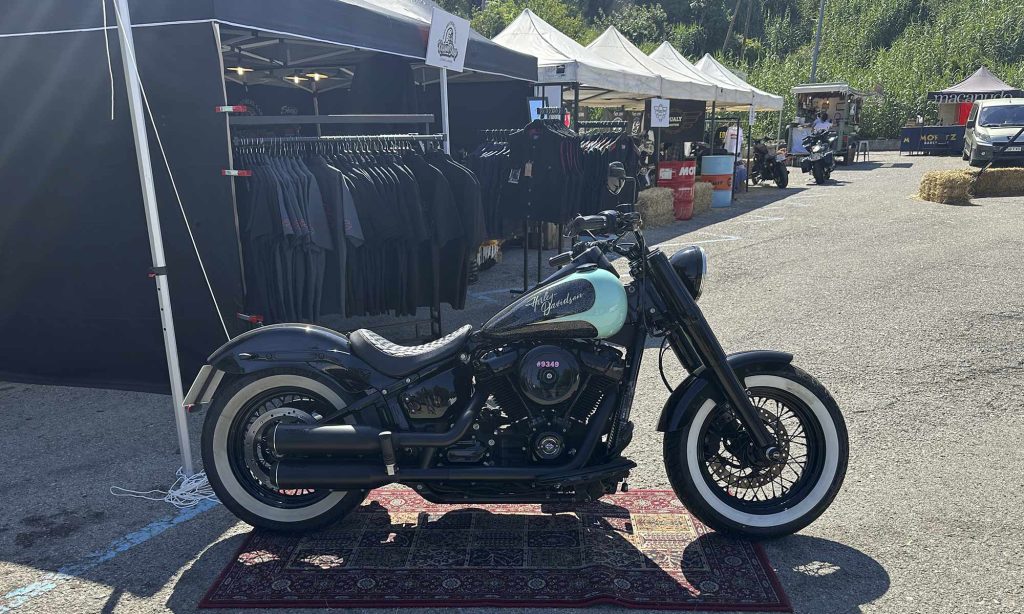 Harley en zona de stands del The Factory 2026