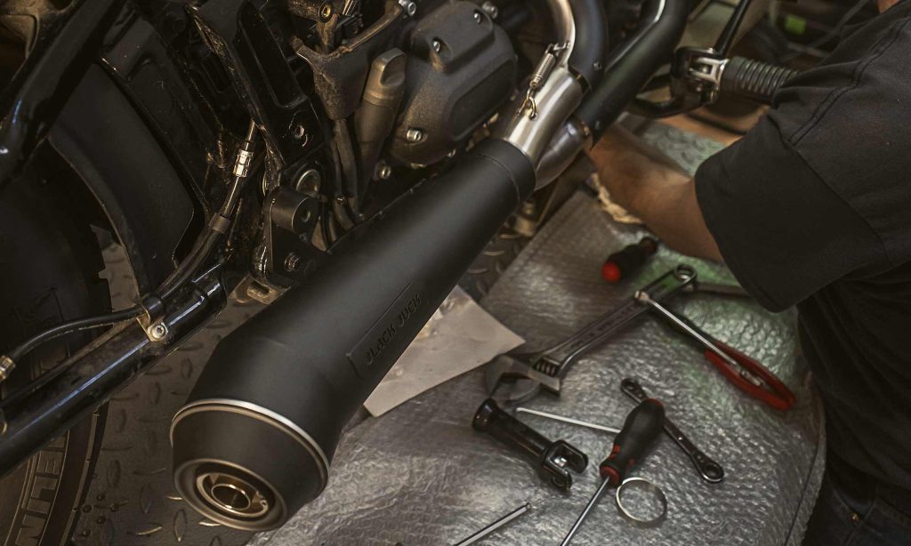 Instalar escape 2 en 1 para Harley